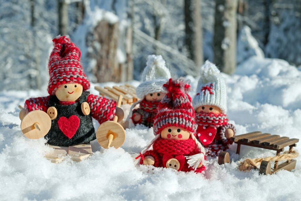HOLIDAY ACTIVITIES, CHRISTMAS FUN, CHRISTMAS ACTIVITIES, WINTER ACTIVITIES, FUN CRAFTS FOR CHRISTMAS